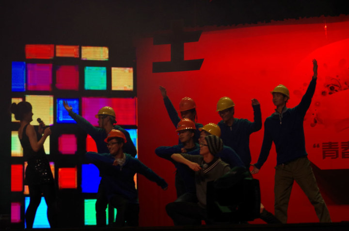 本科生迎2014新年晚会