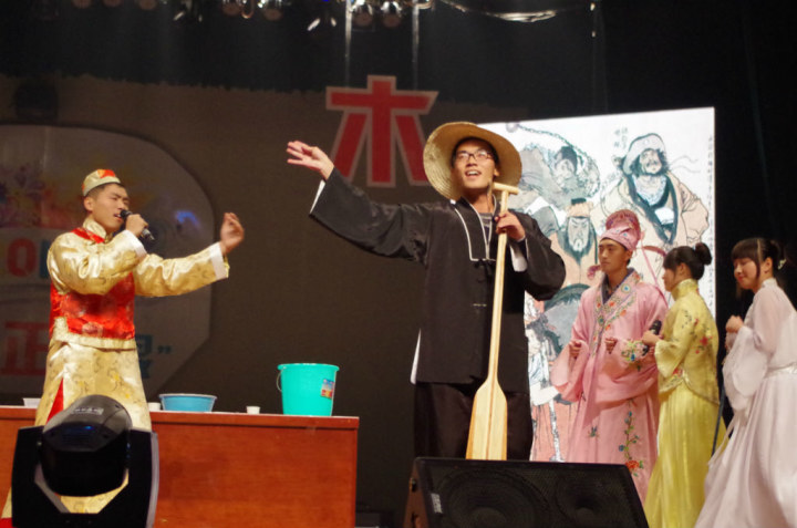 本科生迎2014新年晚会