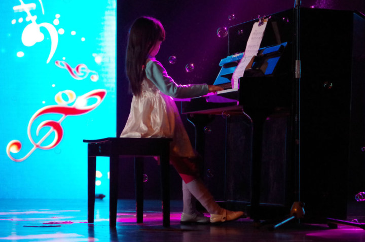 本科生迎2014新年晚会